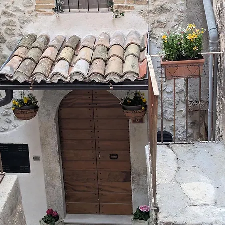 Charming Mountain Retreat In Pacentro, Italy Vakantiehuis